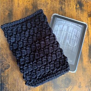 Handmade Chunky chenille crochet Black book or e-reader / kindle Sleeve